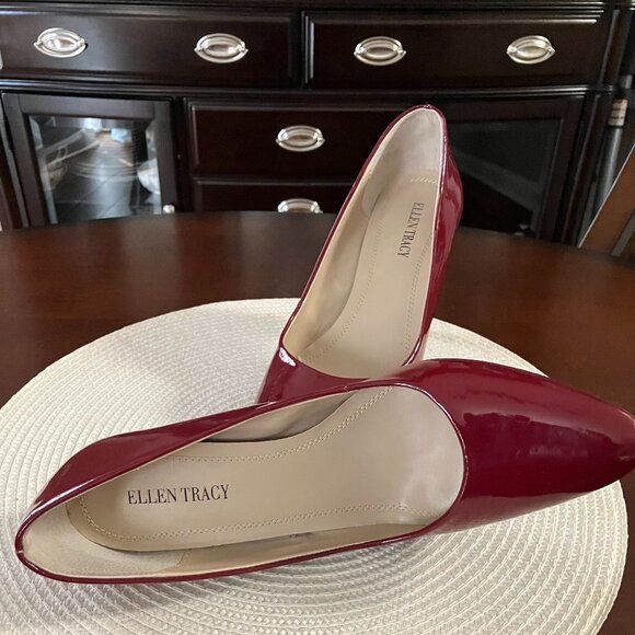 Ellen Tracey Red Pumps - Picture 4 of 8